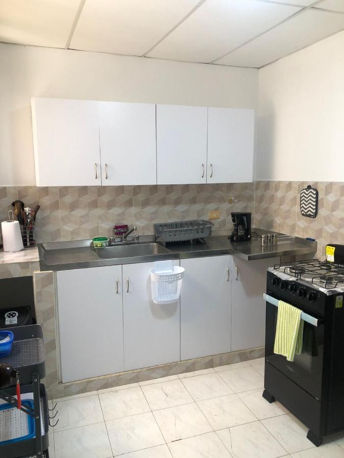 Habitaciones Independientes Cerca Al Aeropuerto 1 Cartagena Kültér fotó