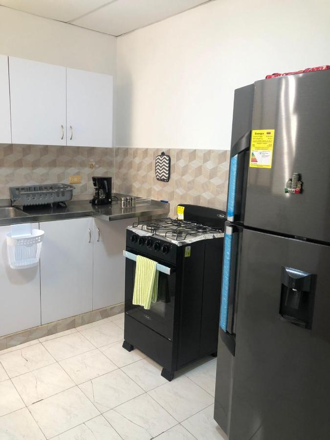 Habitaciones Independientes Cerca Al Aeropuerto 1 Cartagena Kültér fotó